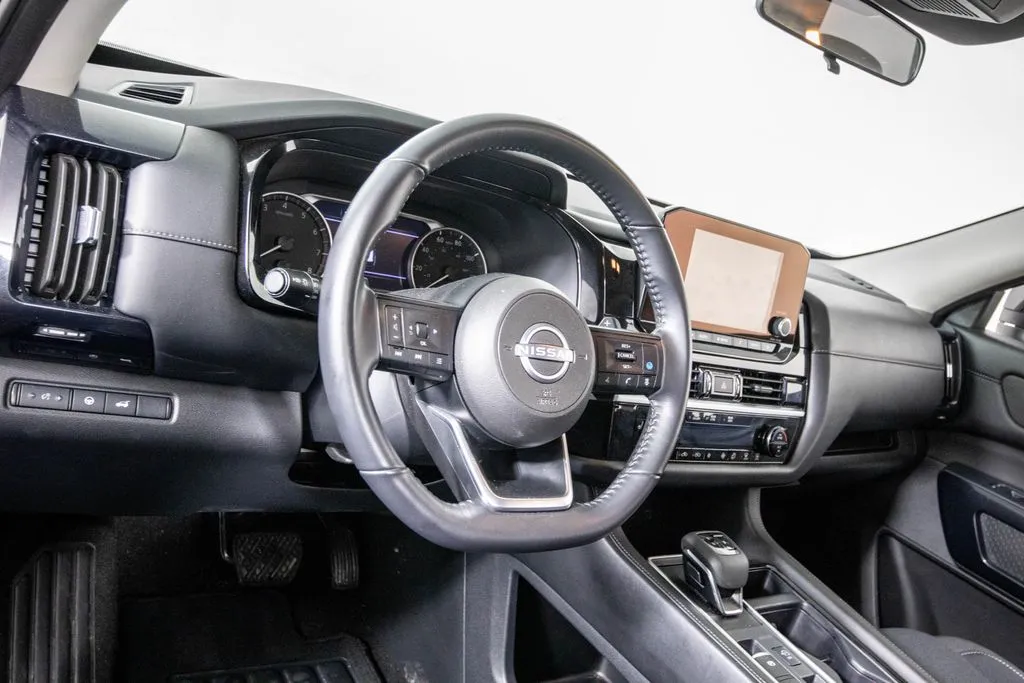 2025 Nissan Pathfinder SV - Photo 18