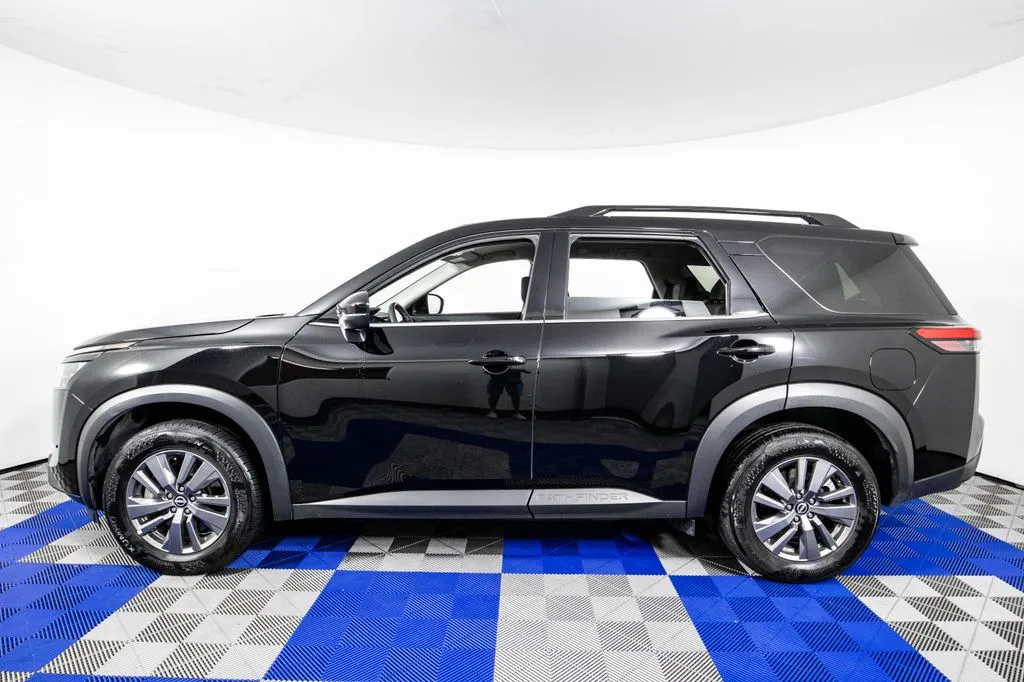 2025 Nissan Pathfinder SV - Photo 7