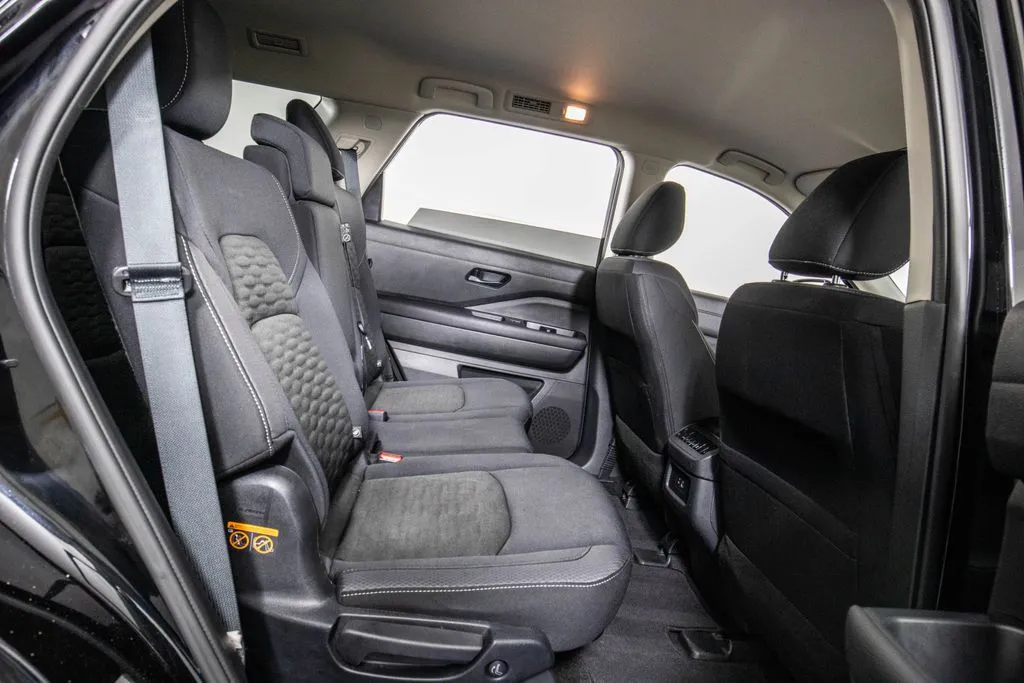 2025 Nissan Pathfinder SV - Photo 11