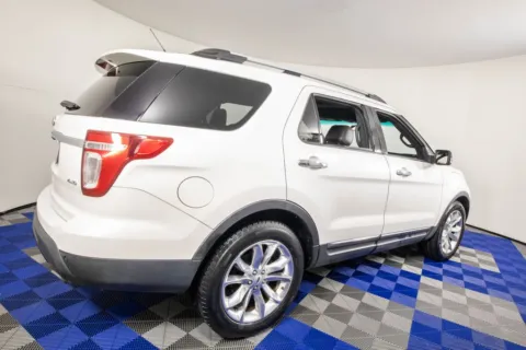 More photos of 2015 Ford Explorer XLT at Apple Sport Imports, TX