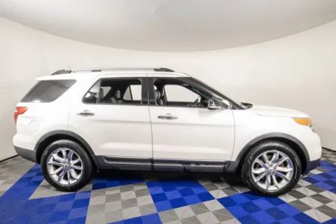 More photos of 2015 Ford Explorer XLT at Apple Sport Imports, TX