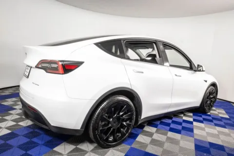 More photos of 2023 Tesla Model Y Long Range at Apple Sport Imports, TX
