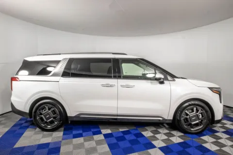 More photos of 2025 Kia Carnival SX at Apple Sport Imports, TX