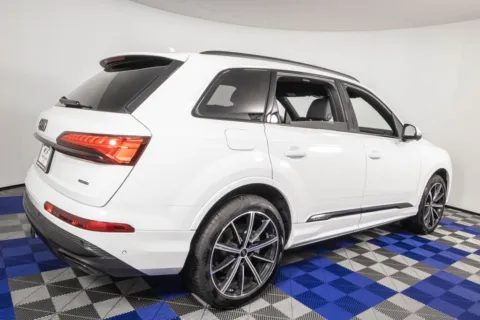More photos of 2025 Audi Q7 45 Premium Plus at Apple Sport Imports, TX