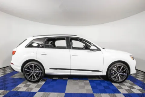 More photos of 2025 Audi Q7 45 Premium Plus at Apple Sport Imports, TX