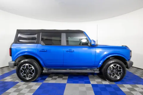 More photos of 2022 Ford Bronco Outer Banks at Apple Sport Imports, TX