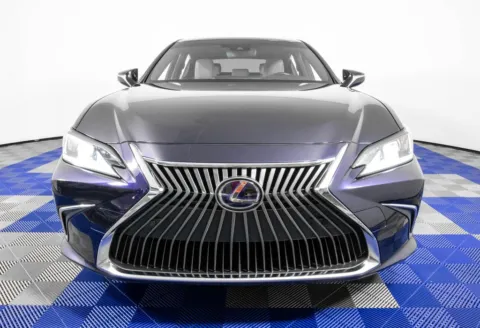 Photos of 2019 Lexus ES 300h Luxury for sale in Austin, TX at Apple Sport Imports