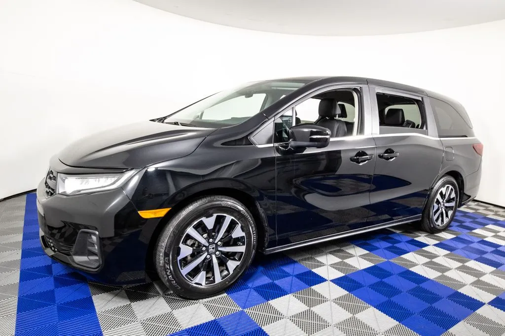 2025 Honda Odyssey EX-L's photo
