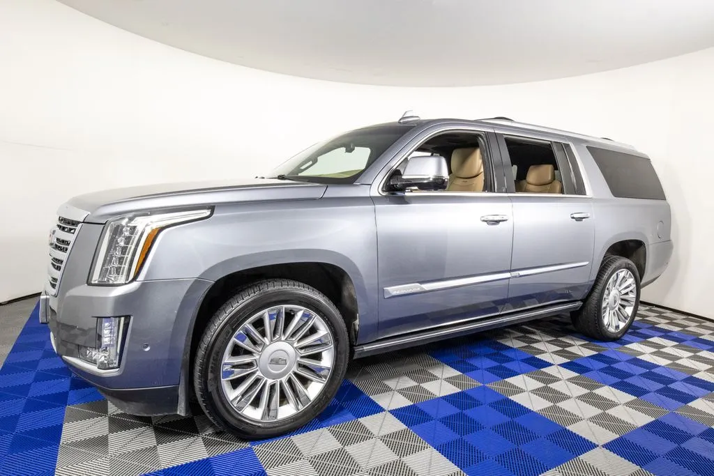 2018 Cadillac Escalade ESV AWD Platinum's photo