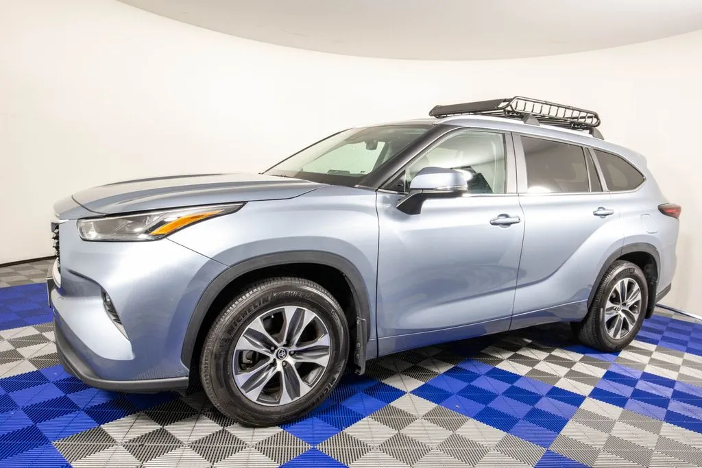 Blue 2024 Toyota Highlander XLE for sale in Austin, TX