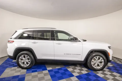 More photos of 2023 Jeep Grand Cherokee Limited at Apple Sport Imports, TX