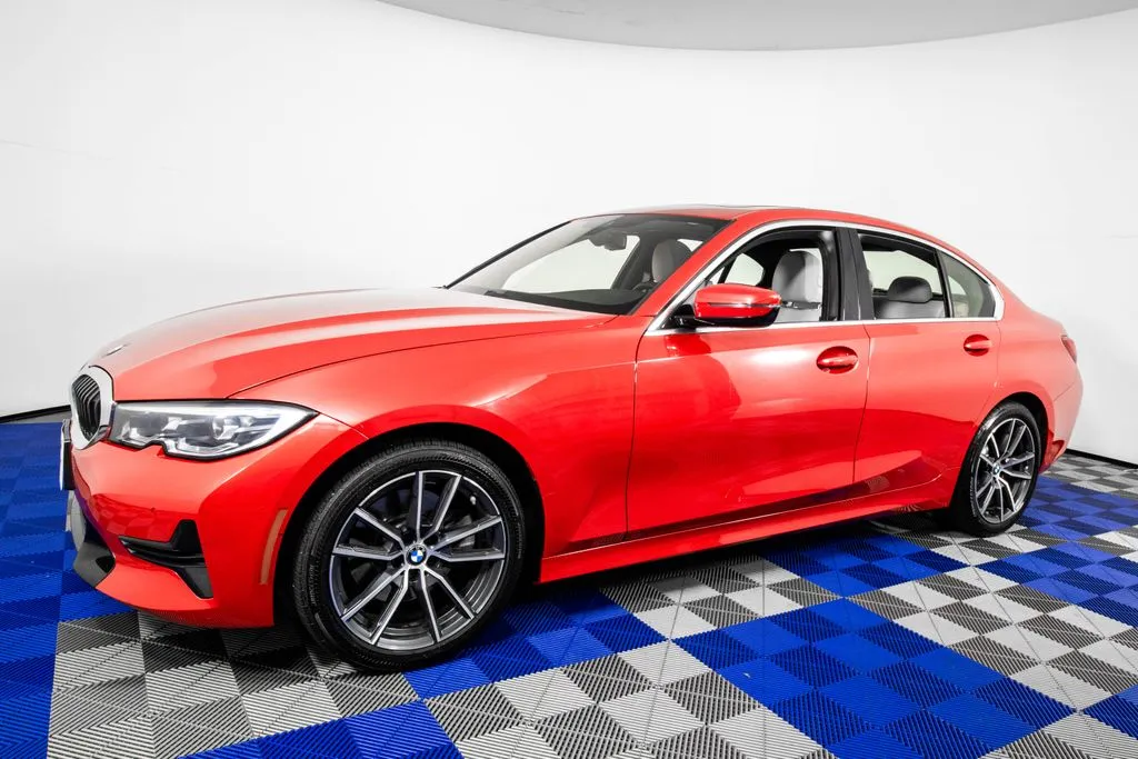 2021 BMW 3 Series 330i Sedan's photo