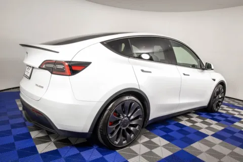 More photos of 2023 Tesla Model Y Performance at Apple Sport Imports, TX