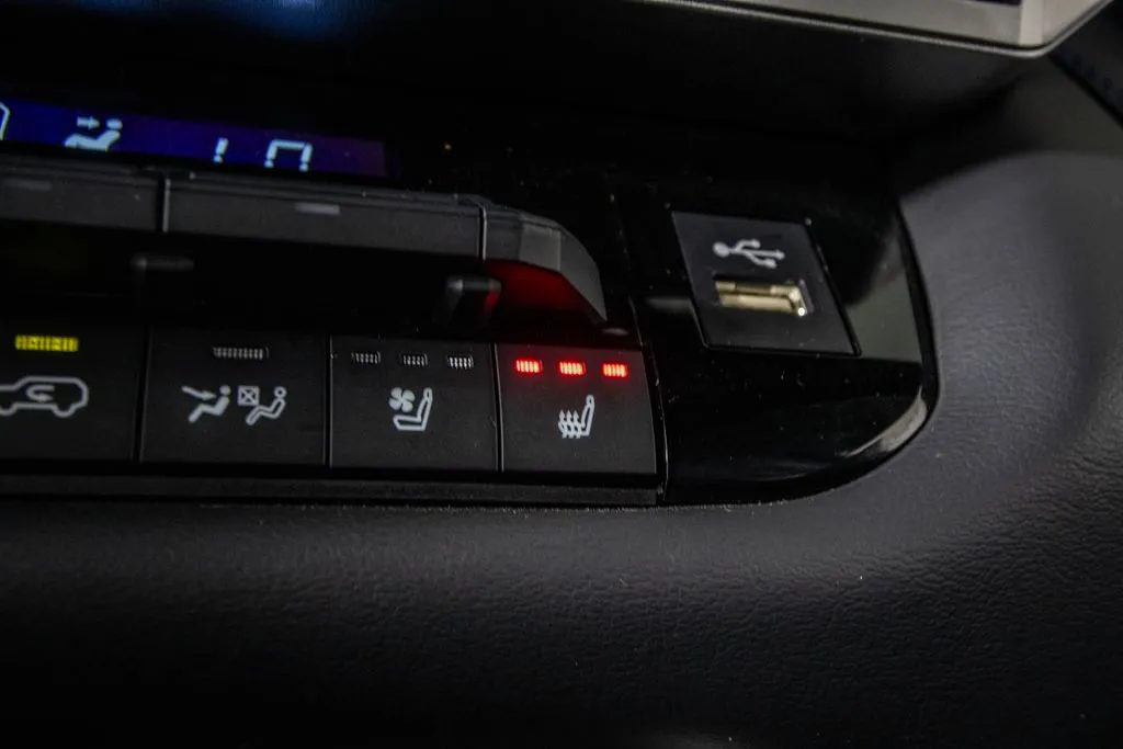 2025 Toyota Sequoia Platinum - Photo 29