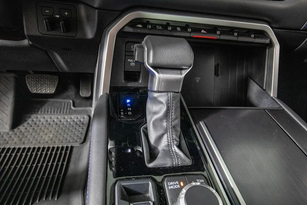 2025 Toyota Sequoia Platinum - Photo 27
