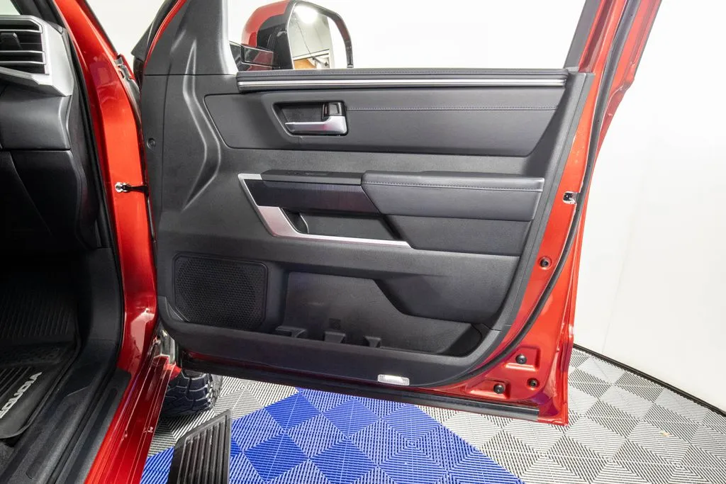 2025 Toyota Sequoia Platinum - Photo 17