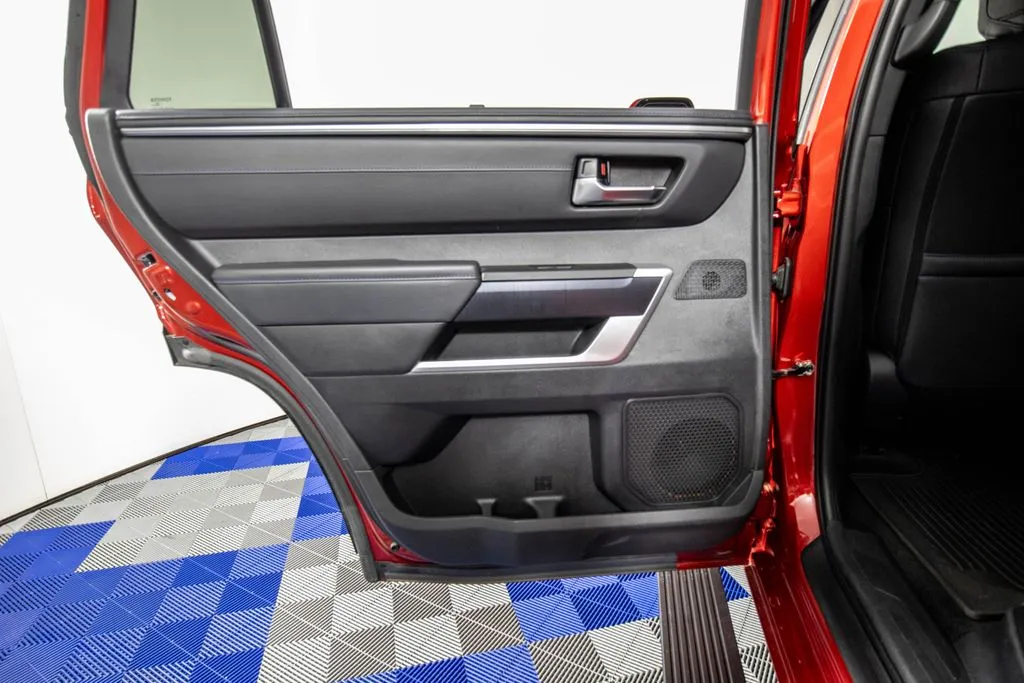 2025 Toyota Sequoia Platinum - Photo 16