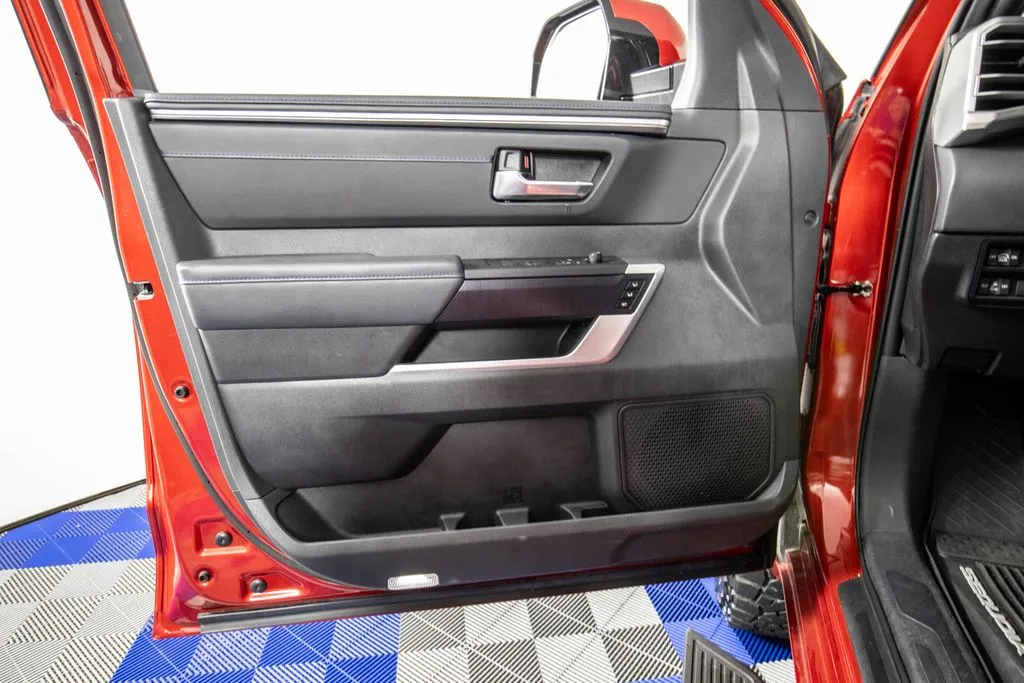 2025 Toyota Sequoia Platinum - Photo 15