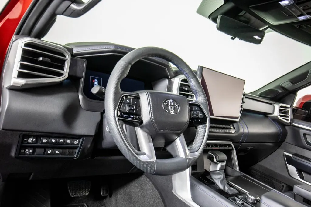 2025 Toyota Sequoia Platinum - Photo 19