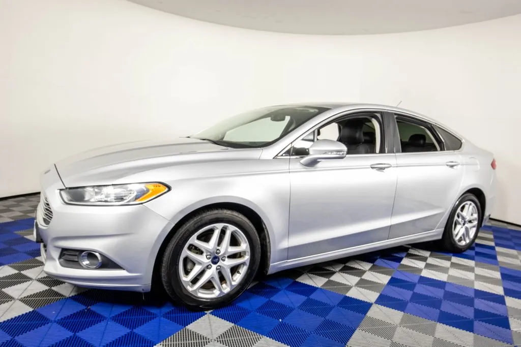 Silver 2015 Ford Fusion SE for sale in Austin, TX