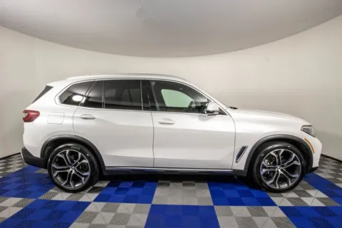 More photos of 2022 BMW X5 xDrive40i at Apple Sport Imports, TX