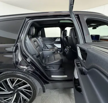 More photos of 2025 Lincoln Aviator Black Label at Apple Sport Imports, TX