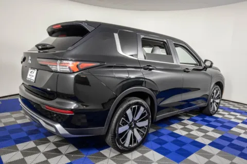 More photos of 2025 Mitsubishi Outlander SE at Apple Sport Imports, TX