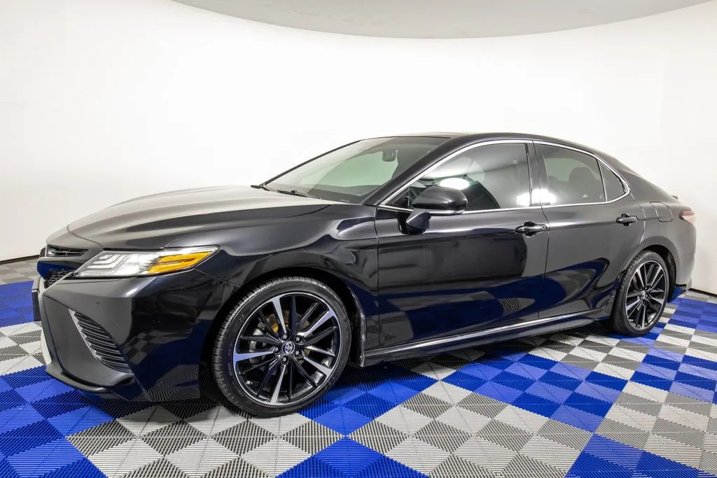 Black 2018 Toyota Camry XSE for sale in Austin, TX