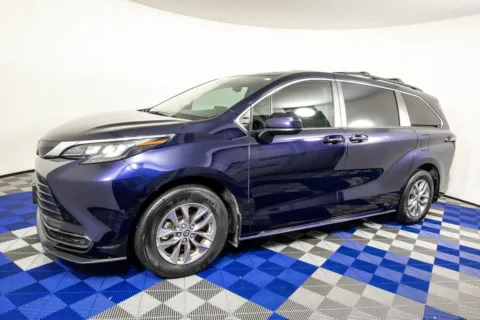 Gray 2024 Toyota Sienna LE for sale in Austin, TX