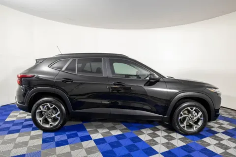 More photos of 2025 Chevrolet Trax LT at Apple Sport Imports, TX