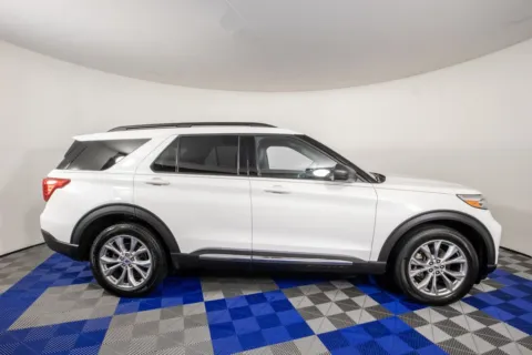 More photos of 2023 Ford Explorer XLT at Apple Sport Imports, TX
