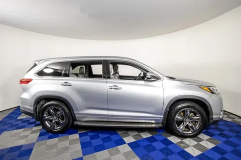 More photos of 2018 Toyota Highlander Limited Platinum at Apple Sport Imports, TX