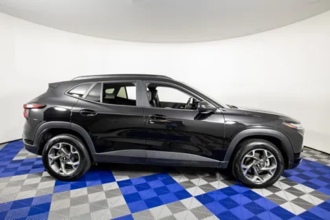 More photos of 2025 Chevrolet Trax LT at Apple Sport Imports, TX
