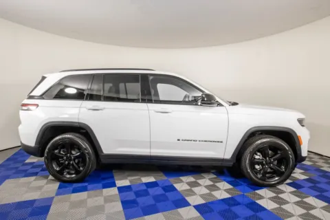 More photos of 2025 Jeep Grand Cherokee Limited at Apple Sport Imports, TX