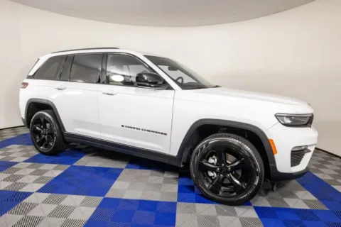 More photos of 2025 Jeep Grand Cherokee Limited at Apple Sport Imports, TX