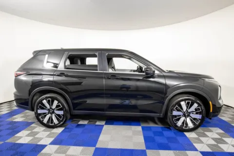 More photos of 2025 Mitsubishi Outlander SE at Apple Sport Imports, TX