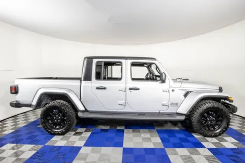 More photos of 2023 Jeep Gladiator Overland at Apple Sport Imports, TX