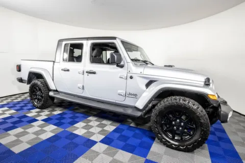 Silver 2023 Jeep Gladiator Overland for sale in Austin, TX