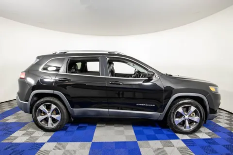 More photos of 2019 Jeep Cherokee Limited at Apple Sport Imports, TX