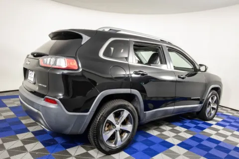 More photos of 2019 Jeep Cherokee Limited at Apple Sport Imports, TX