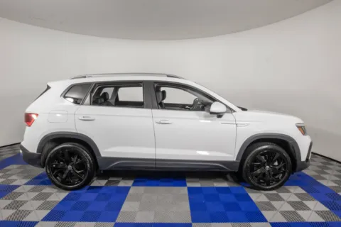 More photos of 2024 Volkswagen Taos 1.5T SE at Apple Sport Imports, TX