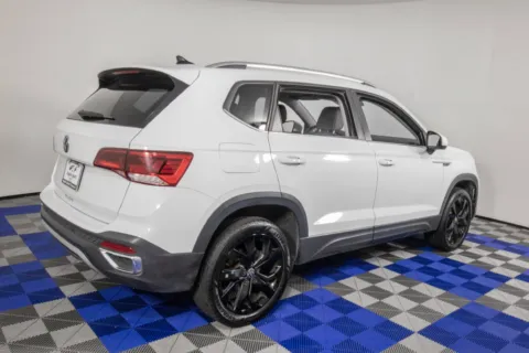 More photos of 2024 Volkswagen Taos 1.5T SE at Apple Sport Imports, TX