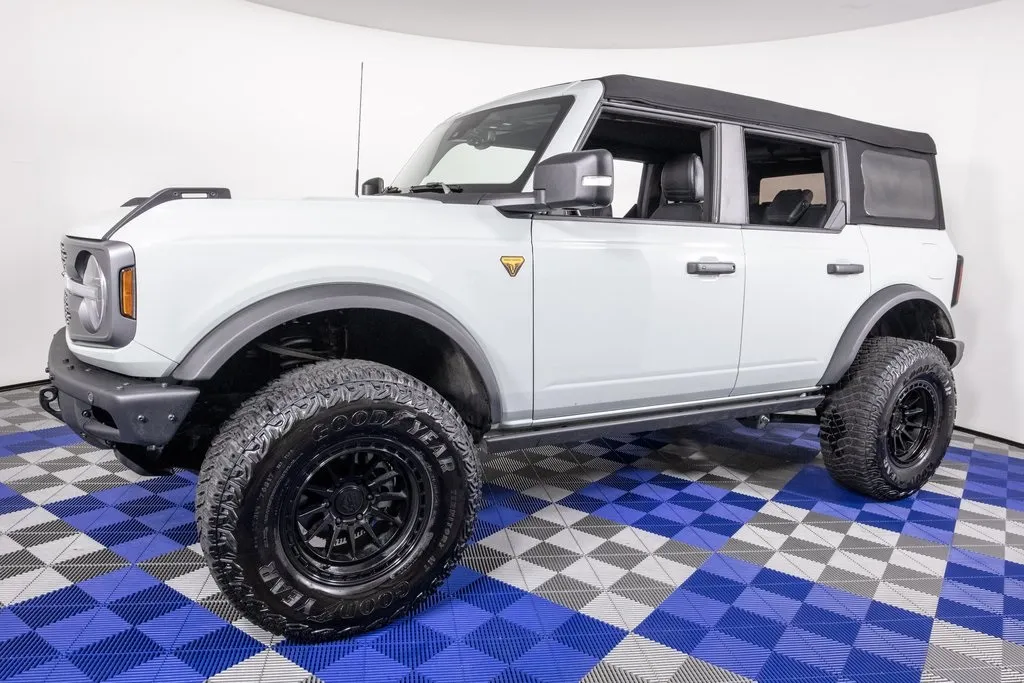 Gray 2024 Ford Bronco Badlands for sale in Austin, TX