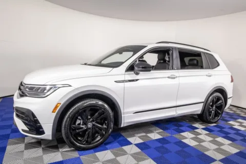 White 2024 Volkswagen Tiguan 2.0T SE R-Line Black for sale in Austin, TX
