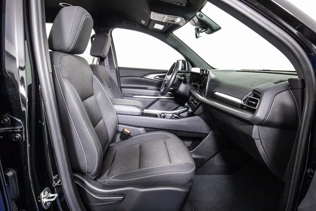 2024 Chevrolet Traverse photo 3