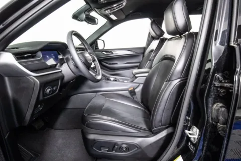 More photos of 2024 Jeep Grand Cherokee L Altitude at Apple Sport Imports, TX