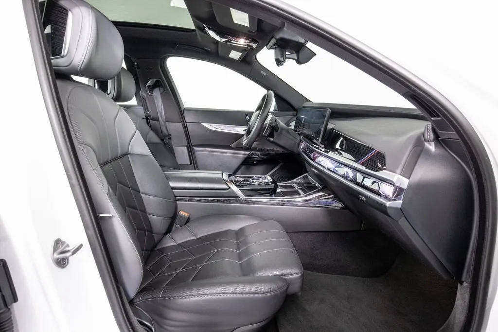 2023 Bmw 740i photo 4
