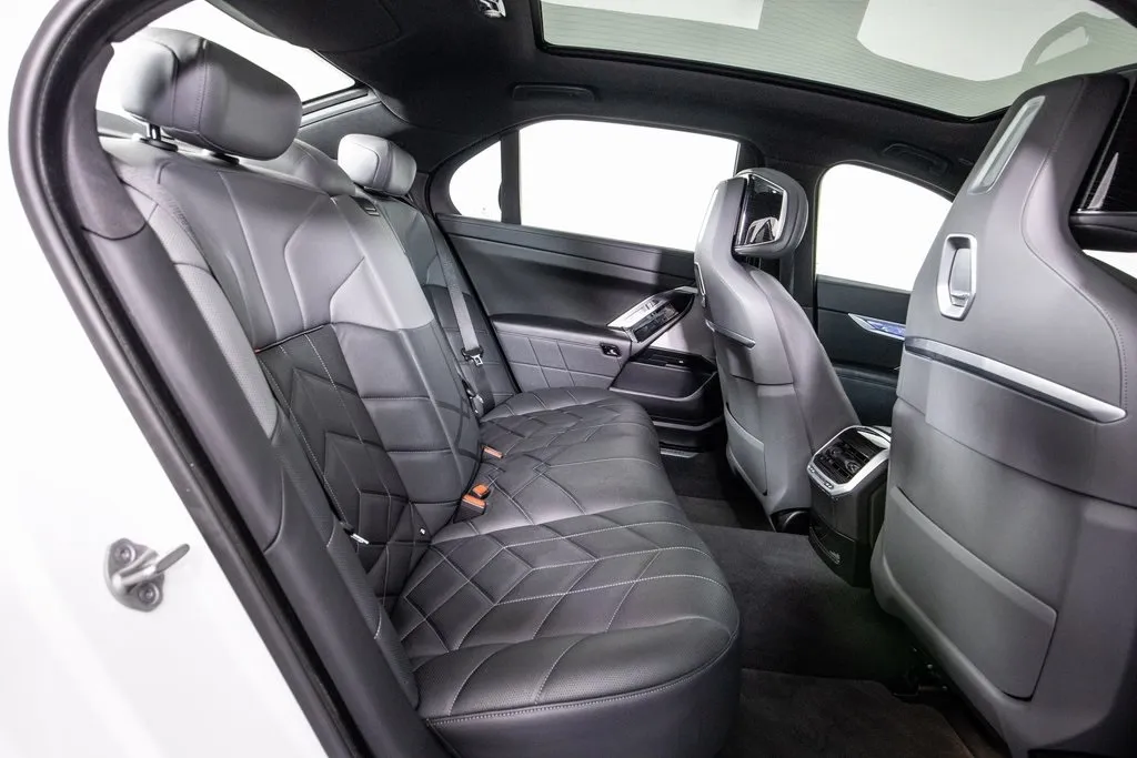2023 Bmw 740i photo 23