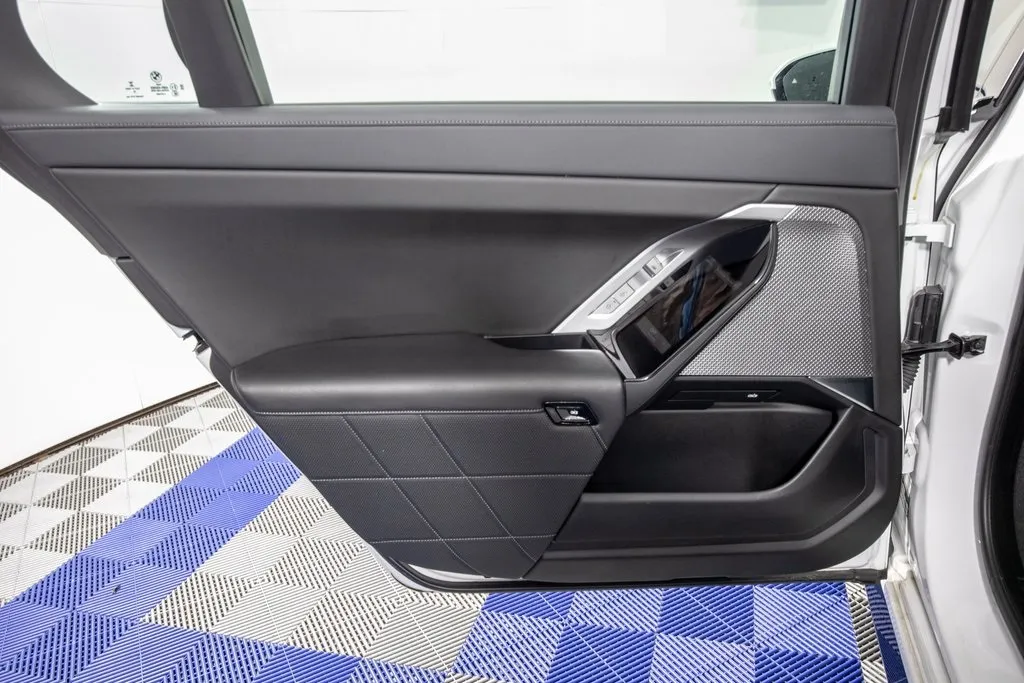 2023 Bmw 740i photo 24