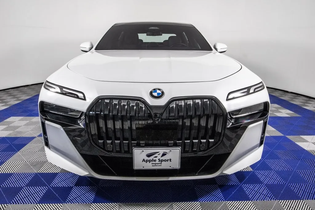 2023 Bmw 740i photo 10